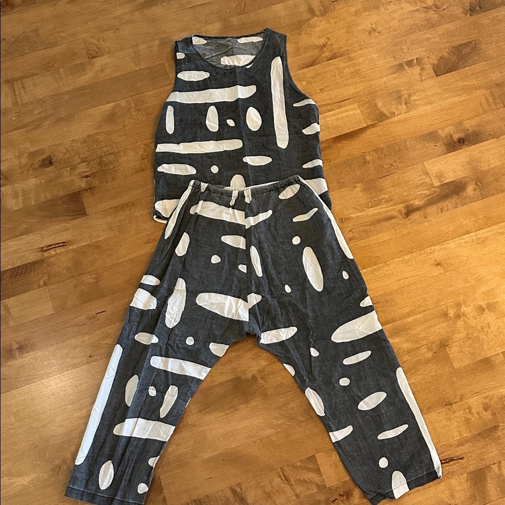 Abstract Patterned Sleeveless Top and Pants Set by UZI NYC